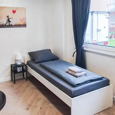 Alfa Einzelzimmer Teekueche Porsche Bosch L Gemeinschaftsbad Wifi Smarttv L Single With Kitchenette And Shared Bathroom Bs21a6 * Stuttgart