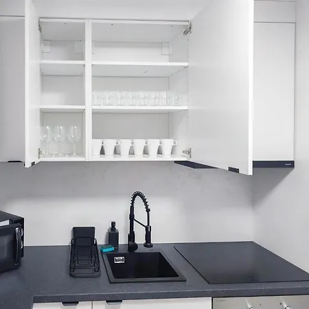 Alfa Einzelzimmer Teekueche Porsche Bosch L Gemeinschaftsbad Wifi Smarttv L Single With Kitchenette And Shared Bathroom Bs21a6 Lägenhet