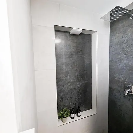 Alfa Einzelzimmer Teekueche Porsche Bosch L Gemeinschaftsbad Wifi Smarttv L Single With Kitchenette And Shared Bathroom Bs21a6 Stuttgart