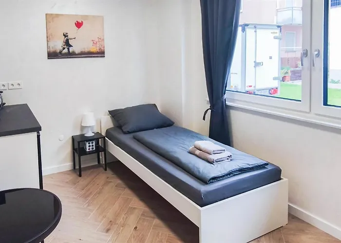 Alfa Einzelzimmer Teekueche Porsche Bosch L Gemeinschaftsbad Wifi Smarttv L Single With Kitchenette And Shared Bathroom Bs21a6 * Stuttgart