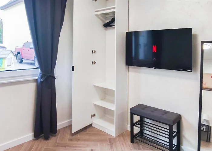 Lägenhet Alfa Einzelzimmer Teekueche Porsche Bosch L Gemeinschaftsbad Wifi Smarttv L Single With Kitchenette And Shared Bathroom Bs21a6 Stuttgart