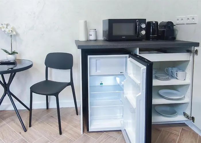 Alfa Einzelzimmer Teekueche Porsche Bosch L Gemeinschaftsbad Wifi Smarttv L Single With Kitchenette And Shared Bathroom Bs21a6 *