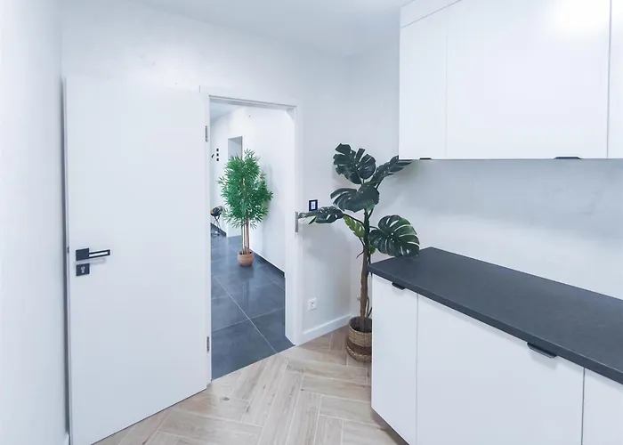 Lägenhet Alfa Einzelzimmer Teekueche Porsche Bosch L Gemeinschaftsbad Wifi Smarttv L Single With Kitchenette And Shared Bathroom Bs21a6 *