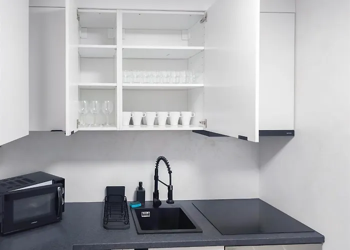 Alfa Einzelzimmer Teekueche Porsche Bosch L Gemeinschaftsbad Wifi Smarttv L Single With Kitchenette And Shared Bathroom Bs21a6 Lägenhet