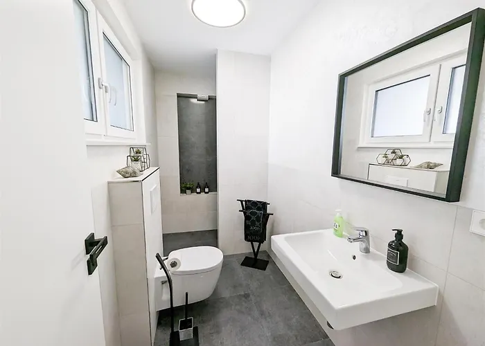 Alfa Einzelzimmer Teekueche Porsche Bosch L Gemeinschaftsbad Wifi Smarttv L Single With Kitchenette And Shared Bathroom Bs21a6 *