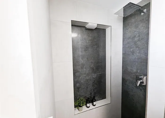 Alfa Einzelzimmer Teekueche Porsche Bosch L Gemeinschaftsbad Wifi Smarttv L Single With Kitchenette And Shared Bathroom Bs21a6 Stuttgart