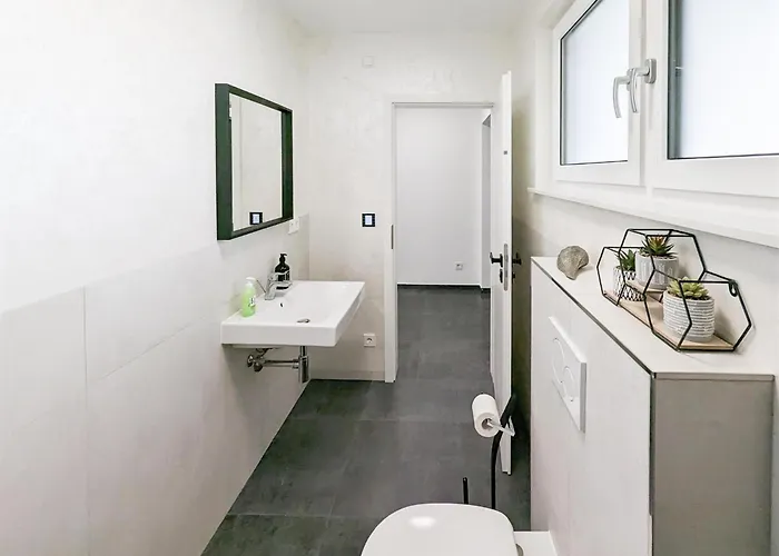 Alfa Einzelzimmer Teekueche Porsche Bosch L Gemeinschaftsbad Wifi Smarttv L Single With Kitchenette And Shared Bathroom Bs21a6 Lejlighed *